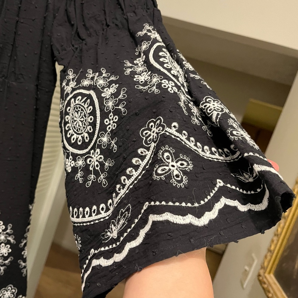 Chenault Los Angeles Embroidered Tunic with Bell Sleeves, NWT, Size M/L - Picture 3 of 7